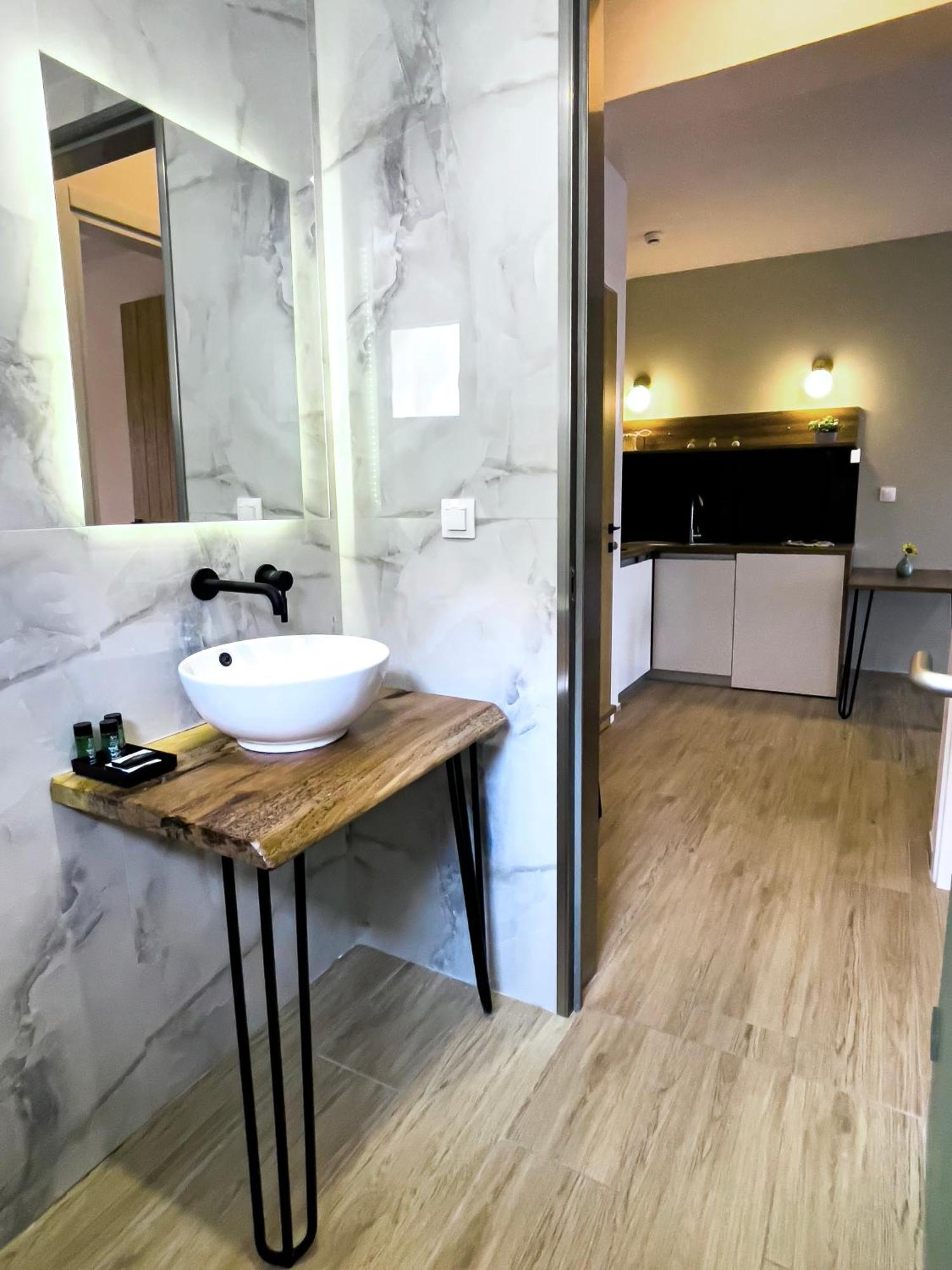 إيريسوس Athonite All Seasons Luxury Suites المظهر الخارجي الصورة