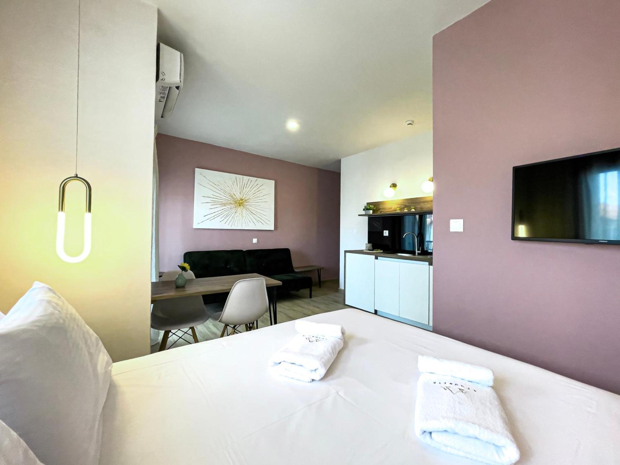 إيريسوس Athonite All Seasons Luxury Suites المظهر الخارجي الصورة